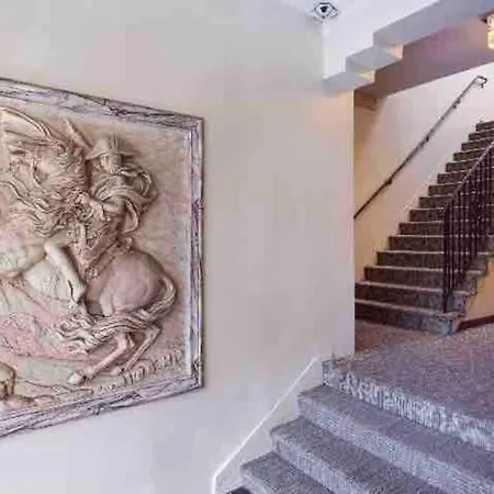 Hollywood Art Studio Apartment